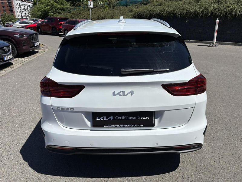 Kia Ceed 1,5 TGDi 118kW AT TOP NAVI - fotka 4 z 44