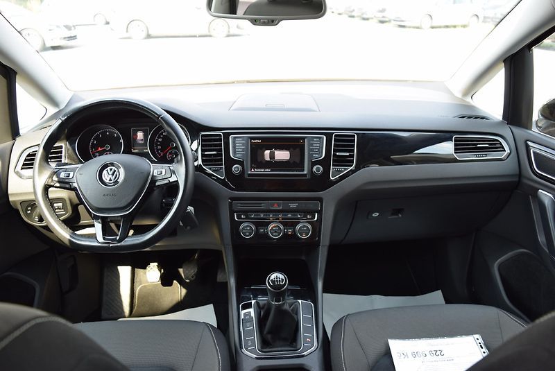 Volkswagen Golf Sportsvan (2015) 1.4TSI 92kw HGLBMT TAŽ KAM APP - fotka 16 z 50
