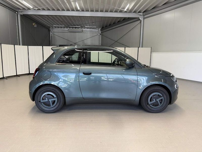 Fiat 500e (2025) Giorgio Armani Hatchback 42 kW - fotka 5 z 29