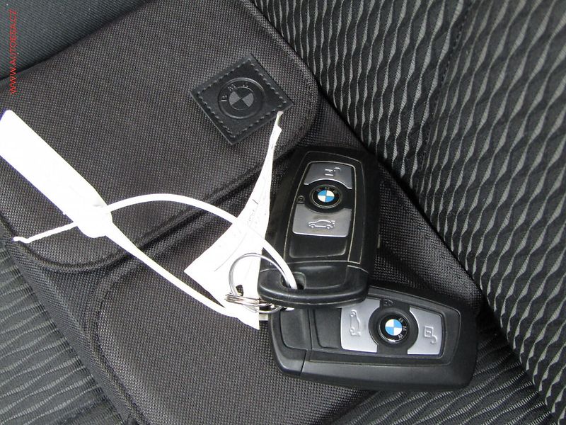 BMW Řada 3 (2019) 2.0 D 318d, LED, autoAC - fotka 21 z 21