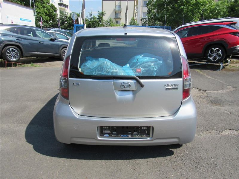Daihatsu Sirion 1,3 i 64kW - fotka 5 z 29