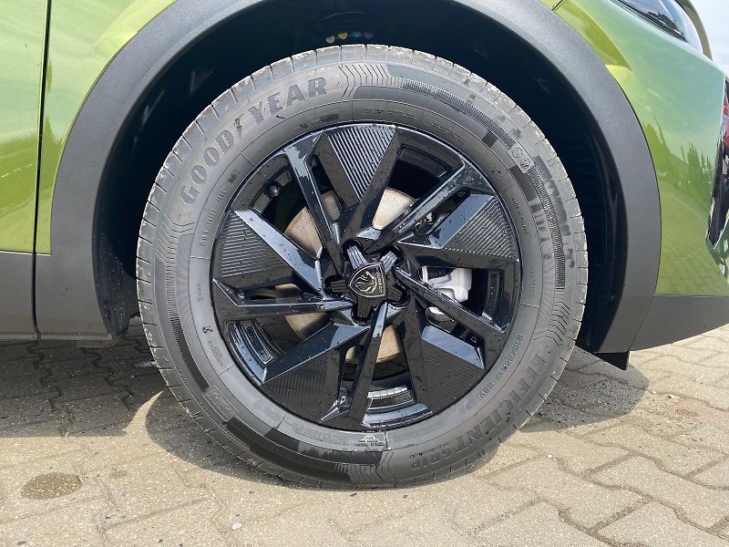 Peugeot 408 (2026) ALLURE Hybrid 145 e-DCS6 - fotka 14 z 28