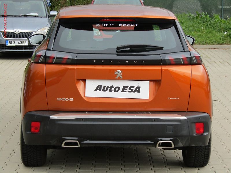Peugeot 2008 (2022) 1.2PT, ČR, LED, park.čidla - fotka 5 z 22