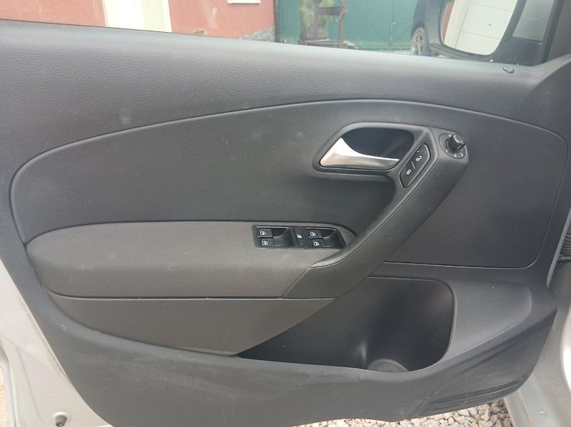 Volkswagen Polo 1.4i KLIMA ALU - fotka 8 z 27