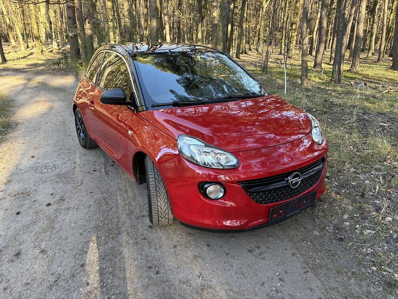 Opel Adam (2016) red/black edition - fotka 2 z 24