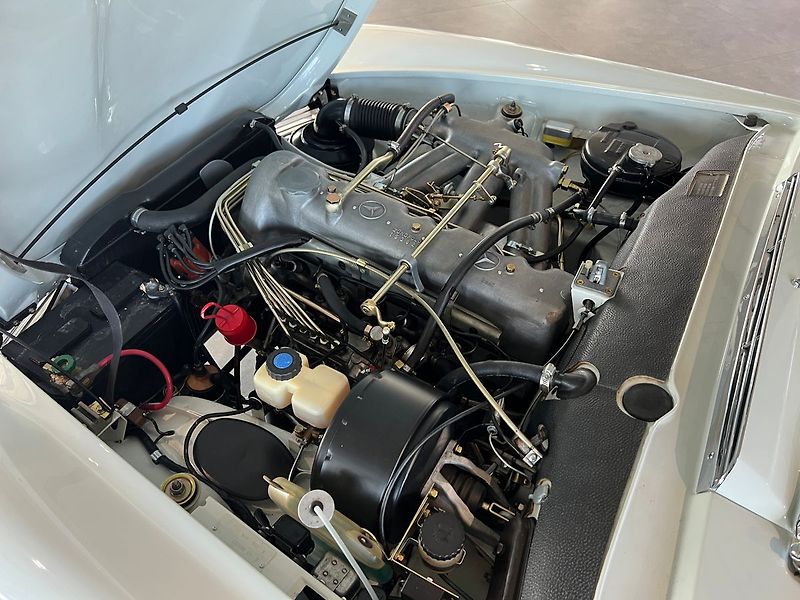 Mercedes-Benz Ostatní 230 SL PAGODA - fotka 10 z 14