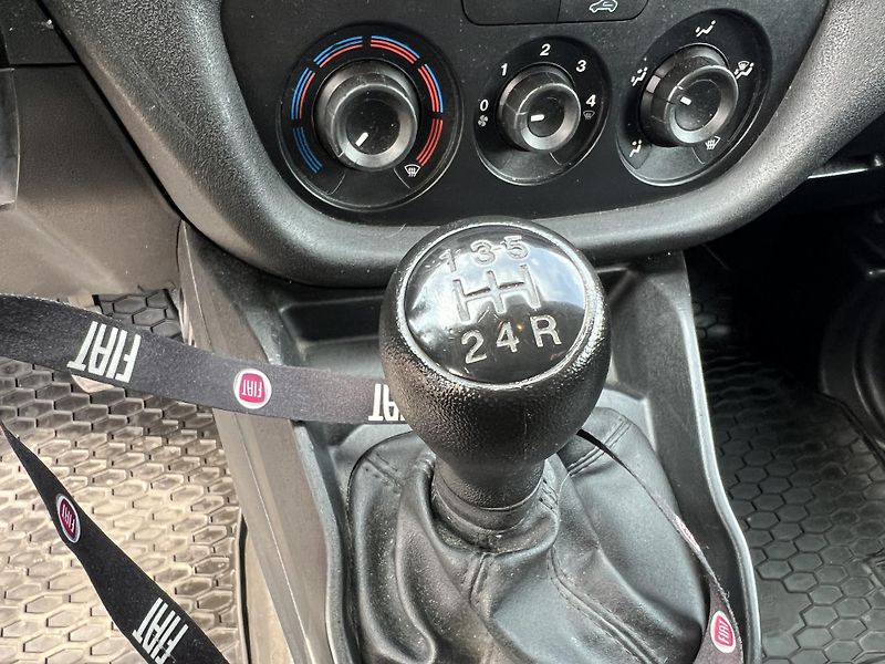 Fiat Dobló 1.3MTJ,66kw,ČR - fotka 26 z 27