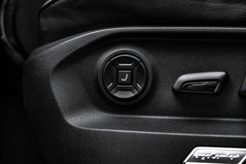 Volkswagen Touareg 210kW Rline Vzduch Masáže HuD - fotka 21 z 24