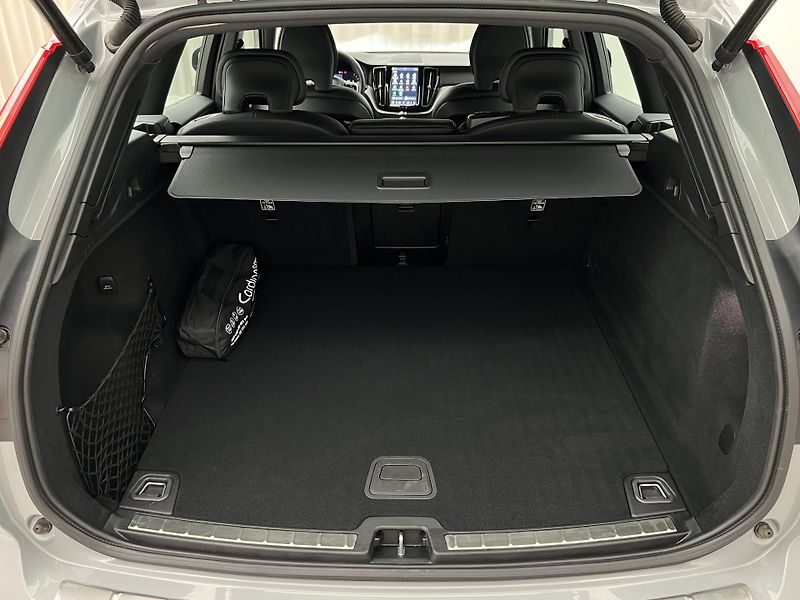 Volvo XC60 B4 AWD DARK PLUS CZ 1. maj. - fotka 5 z 45