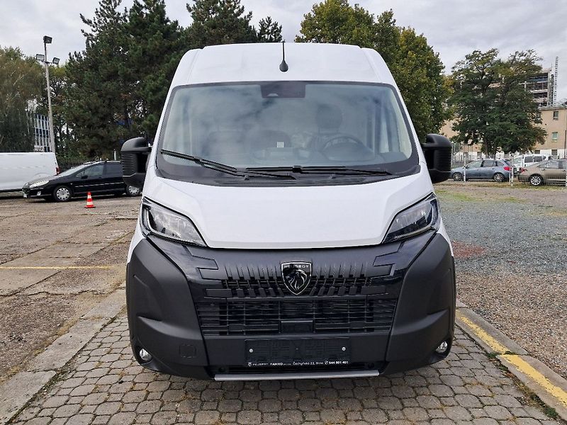 Peugeot Boxer Furgon 3500 L3H2 BlueHDi 180k - fotka 2 z 17
