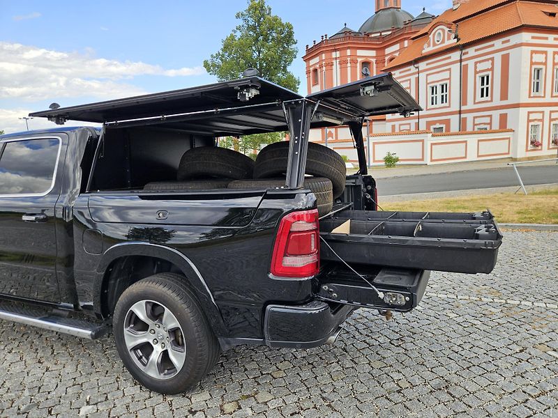 RAM 1500 (2019) 5.7HEMI + LPG LARAMIE - fotka 30 z 38