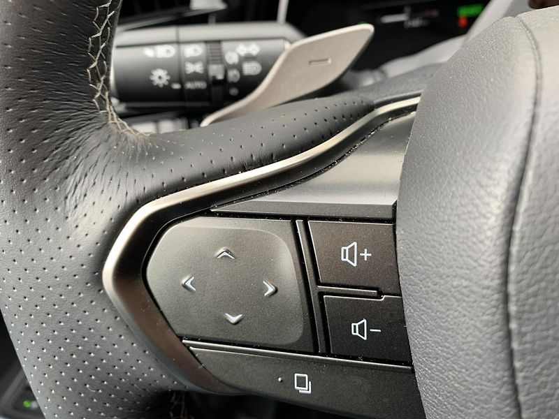 Lexus RX 500h F SPORT PLUS HEV 2.4 273kW 4x4 - fotka 18 z 37