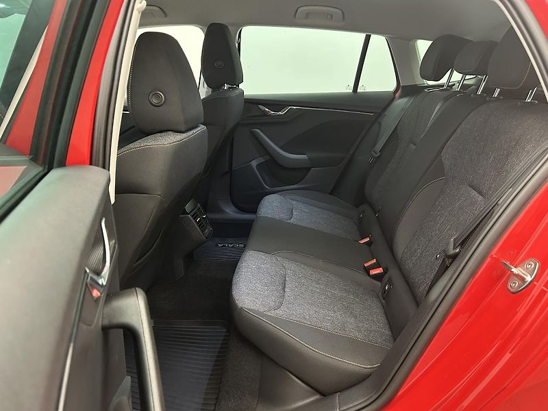Škoda Scala 1.0 TSI Ambition - fotka 16 z 22