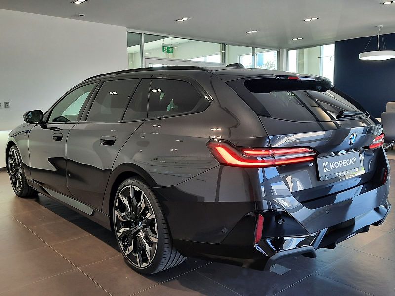 BMW Řada 5 540d xDrive Touring M Sport - fotka 4 z 17