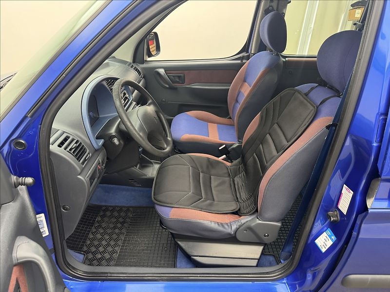 Citroën Berlingo 1,6 i 80kW SERVIS TAŽNÉ KLIMA - fotka 17 z 25