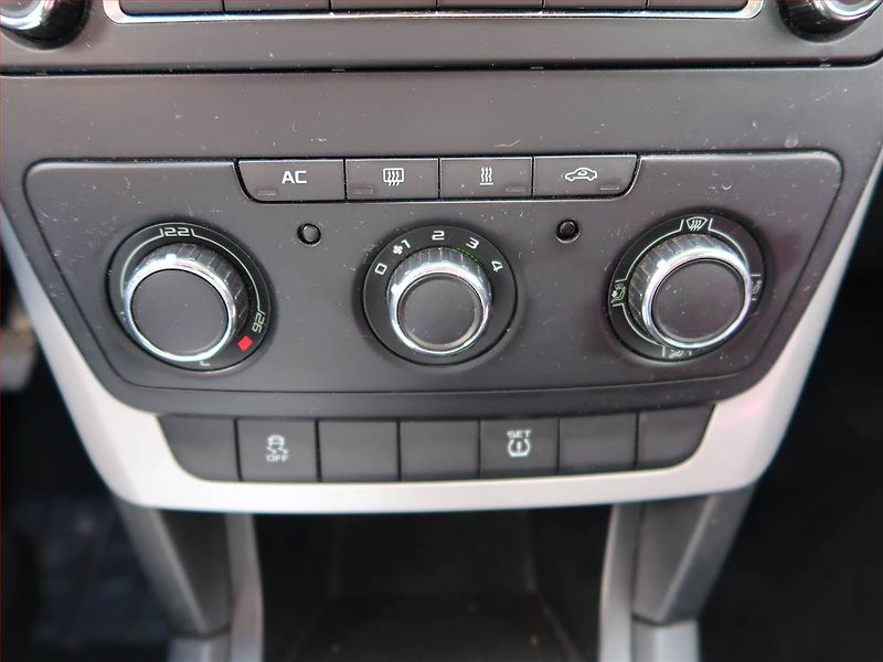 Škoda Yeti (2010) 2.0 TDI, 4X4, Tempomat - fotka 15 z 17