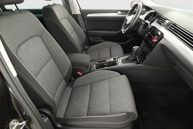 Volkswagen Passat (2023) 2.0 TDI, Automat, Navi - fotka 7 z 22