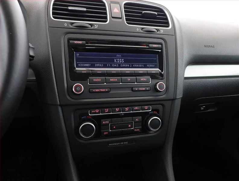 Volkswagen Golf (2011) 1.2 TSI, ČR,1.maj, Serv.kniha - fotka 9 z 16