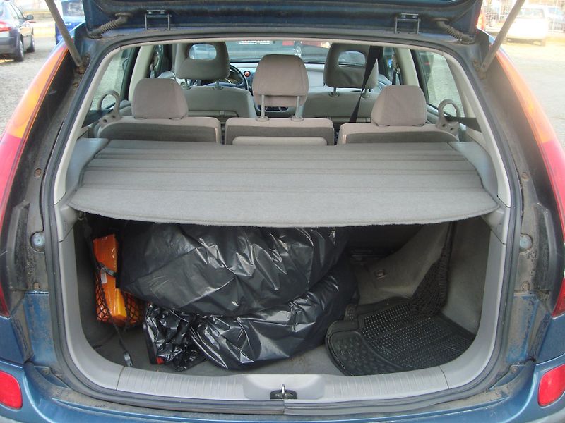 Nissan Almera Tino (2002) 1,8 - fotka 5 z 14