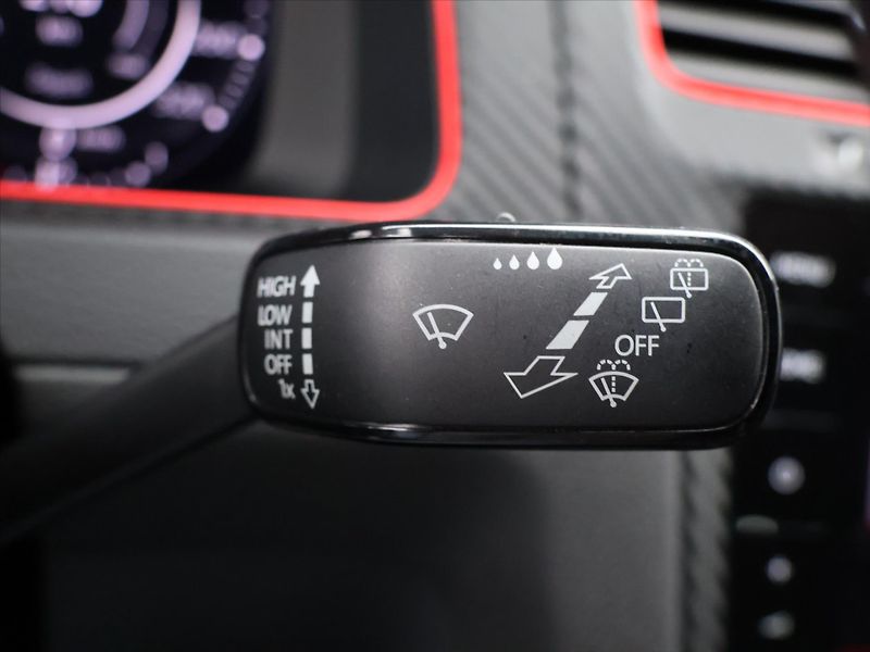 Volkswagen Golf 2,0 TSI GTI 180kW Performance - fotka 16 z 29