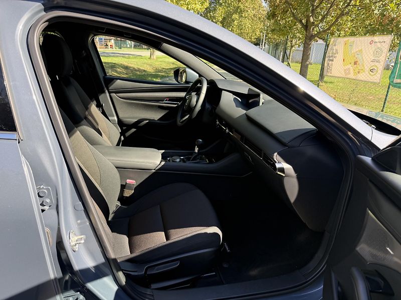 Mazda 3 2.0 Skyactiv-X Mild-Hybrid - fotka 20 z 33