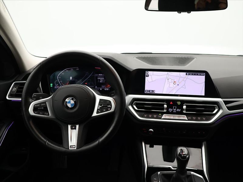 BMW Řada 3 Touring 2,0 320d 140kW CZ DPH - fotka 27 z 35
