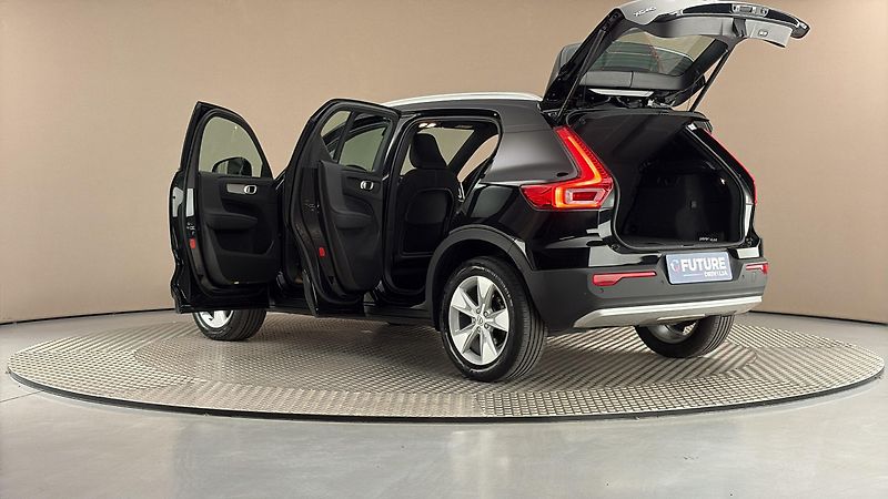 Volvo XC40 2.0 B3 AUT Core - fotka 7 z 27
