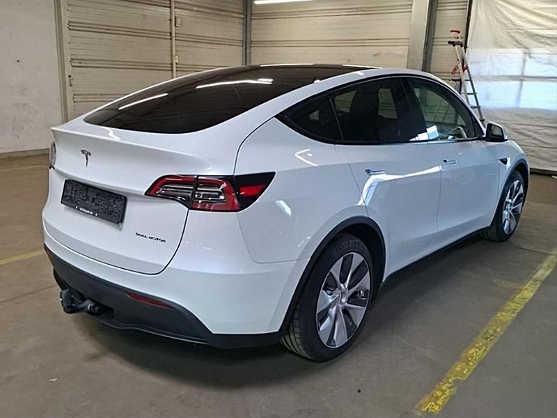 Tesla Model Y (2023) Long Range AWD – 514 HP - fotka 4 z 6