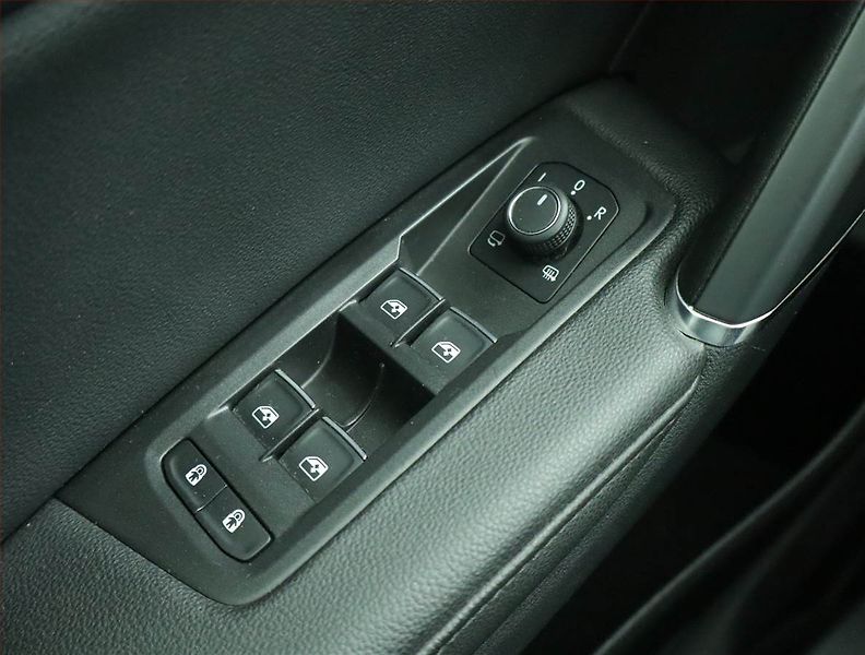 Volkswagen Touran (2019) Highline 1.5 TSI - fotka 15 z 21
