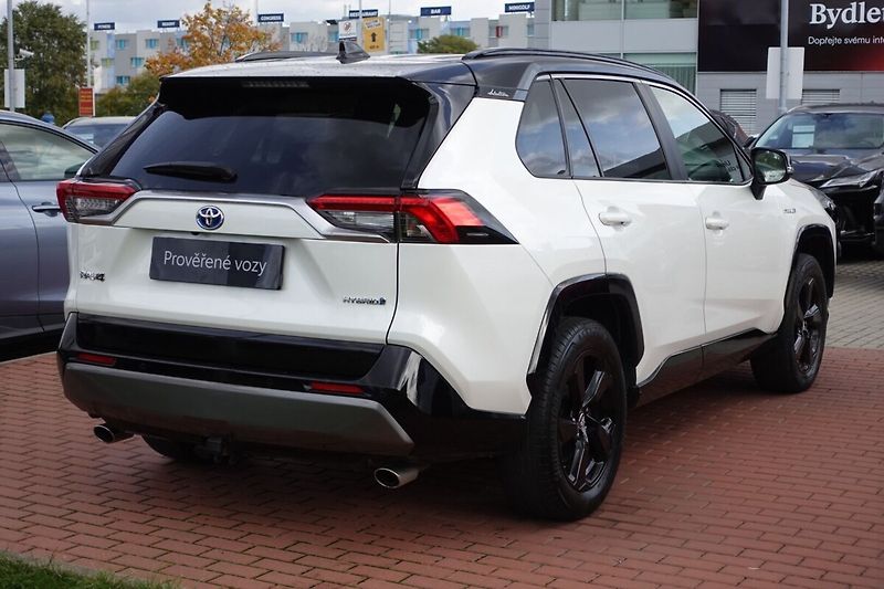 Toyota RAV4 2,5 HEV Selection 4x4 - fotka 4 z 34