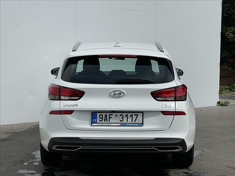 Hyundai i30 1,5 CVVT Combi Comfort - fotka 22 z 23