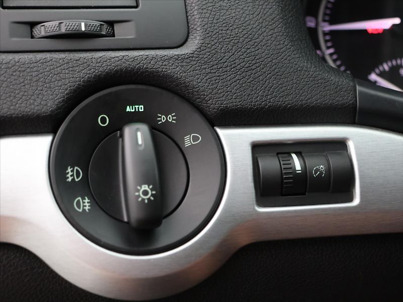 Škoda Octavia 2,0 TDI RS 125kW Xenon Navi - fotka 16 z 33