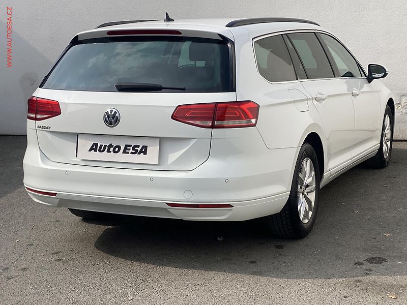 Volkswagen Passat (2017) 2.0 TDi, Comfortline - fotka 4 z 17