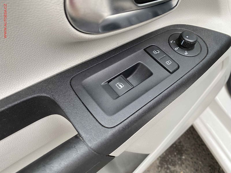 Seat Mii (2013) 1.0 MPi, Style, +kola - fotka 13 z 15