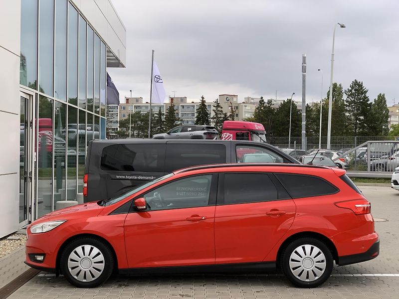 Ford Focus TREND 1.0 EcoBoost 92kW MAN6 - fotka 4 z 20