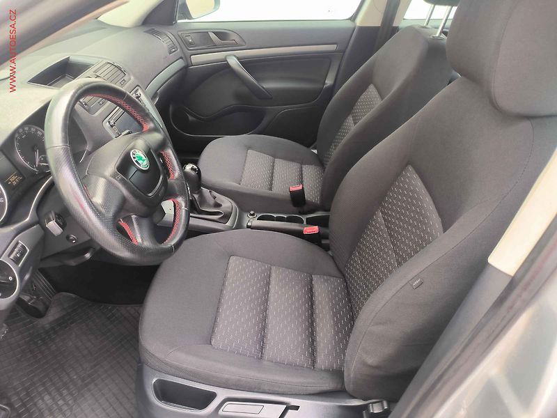 Škoda Octavia (2013) 1.6.TDI, ČR, AC, park.asist - fotka 9 z 15