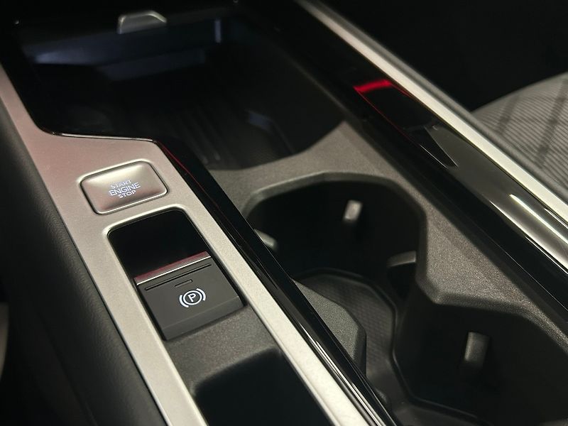 Volkswagen Passat (2025) R-Line Black 142kW DSG 4WD | Z - fotka 50 z 65
