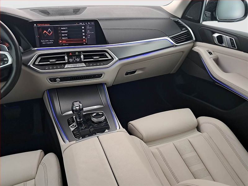 BMW X5 (2019) xDrive30d - fotka 8 z 16