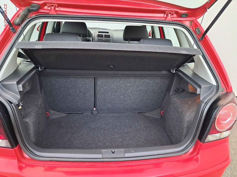 Volkswagen Polo (2005) 1.2i, 2.maj,ČR, AC - fotka 7 z 15