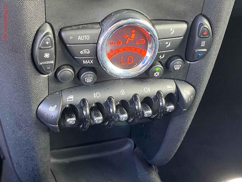 Mini Cooper (2012) 1.6i, AC, park.asist - fotka 12 z 13