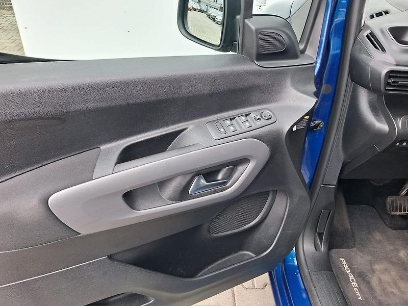 Toyota ProAce City Verso 1.5 D-4D Family Comfort AT - fotka 12 z 28