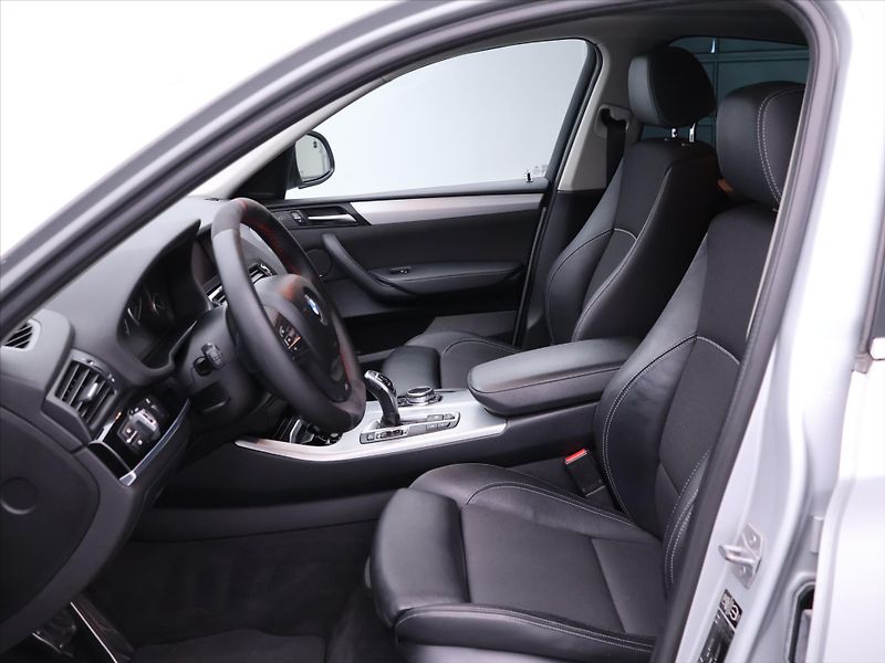 BMW X4 3,0 35d xDrive 230kW M-Packet - fotka 12 z 38