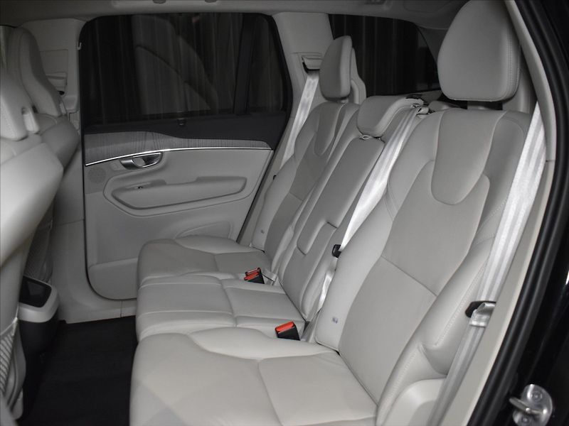 Volvo XC90 2,0 B5 AWD PLUS - fotka 9 z 26