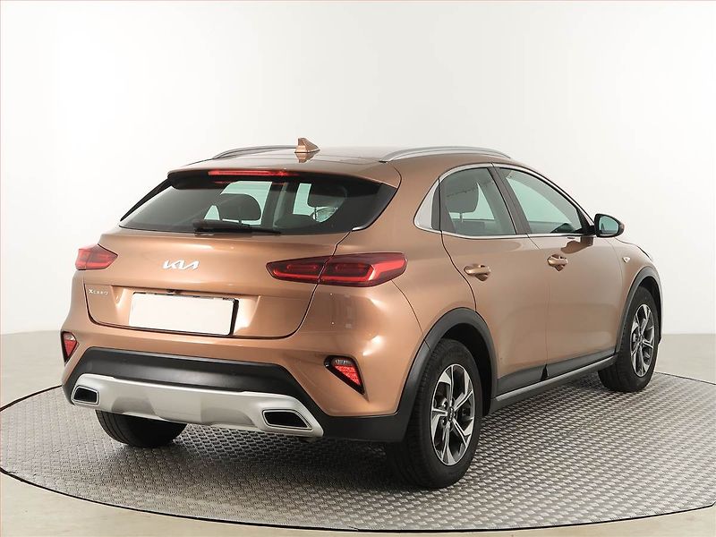 Kia XCeed (2022) Silver 1.5 T-GDI - fotka 5 z 17