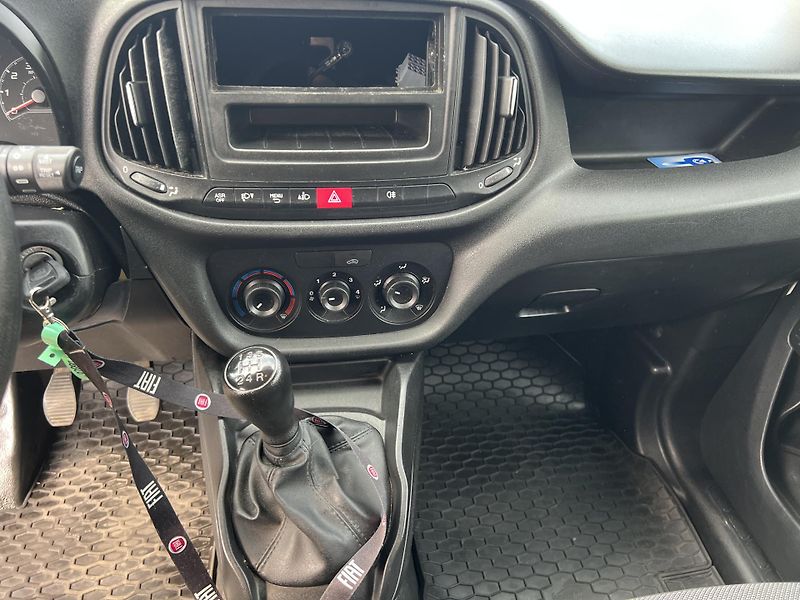 Fiat Dobló 1.3MTJ,66kw,ČR - fotka 24 z 27
