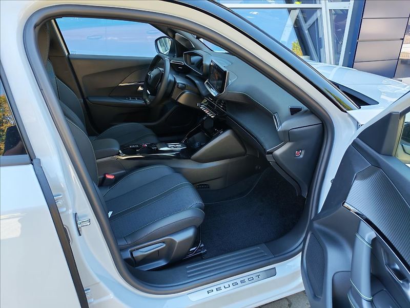 Peugeot 2008 (2026) 1,2 2008 GT Hybrid 145 e-DCS6 - fotka 5 z 17