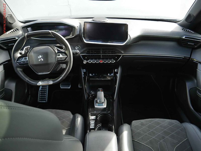 Peugeot 2008 (2019) 1.2 PT, GT, LED, AT, panor - fotka 8 z 16