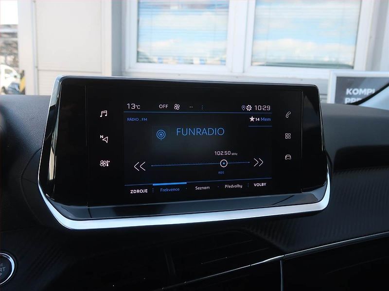 Peugeot 208 (2021) Allure 1.2 PureTech - fotka 12 z 17