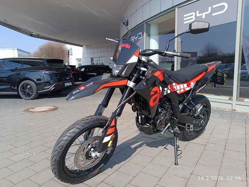 Aprilia SX 125 (2025) Varanus Black - fotka 3 z 11