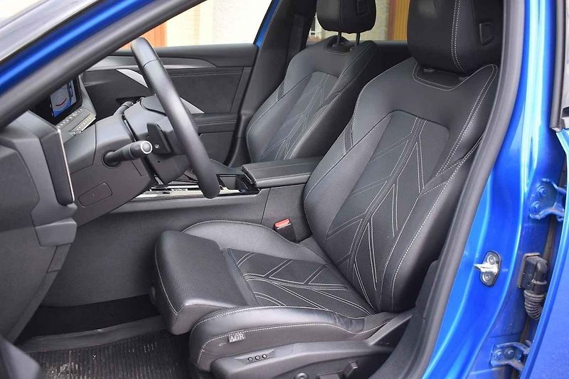 Opel Astra je dobře připraven pro dlouhé přesuny i na horších vozovkách.